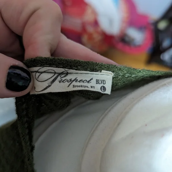 ☮️Army green long cardigan size large☮️ - Picture 3 of 4